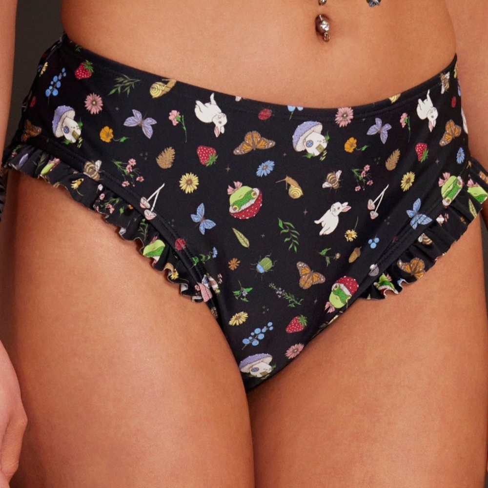 Mushroom Frog Ruffle Swim Bottoms Hot Topic‎
